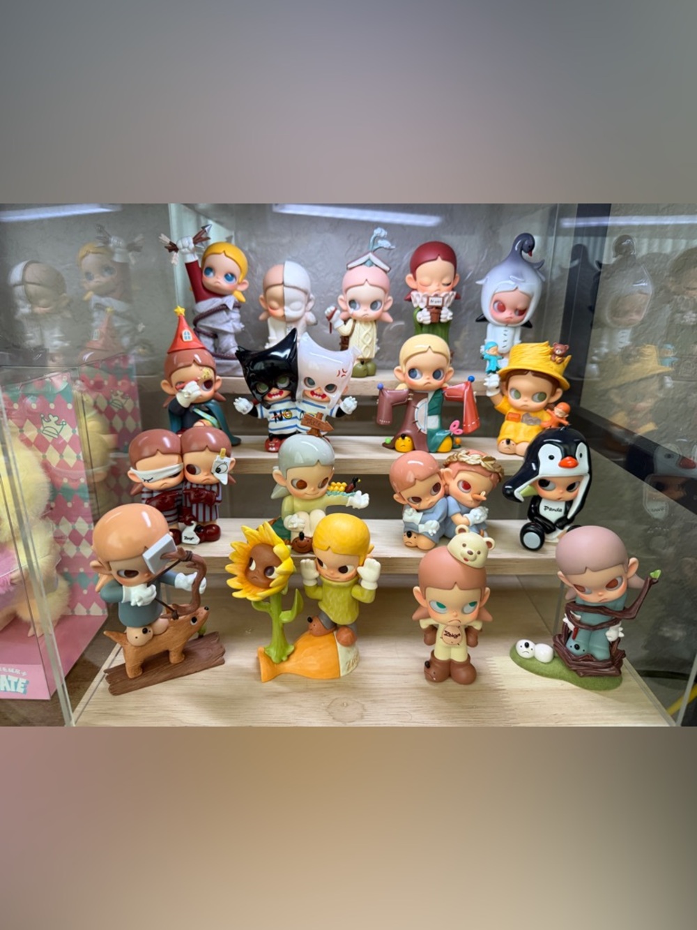 PopMart - ZSIGA - set of 17 with box and lamp ( 1 SECRET & 1 LIMITED EDITION)